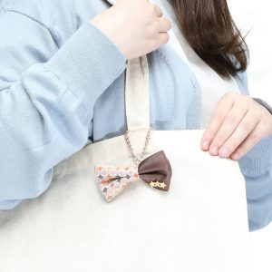 バッグを大人かわいく