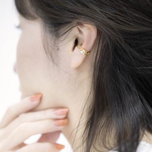 お耳にきらりとイヤーカフ